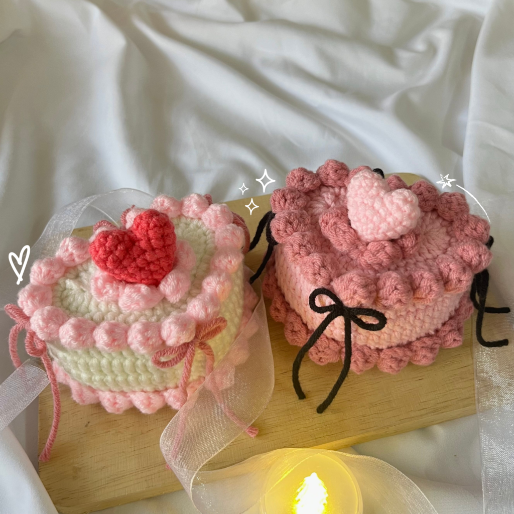 crochet ribbon heart cake